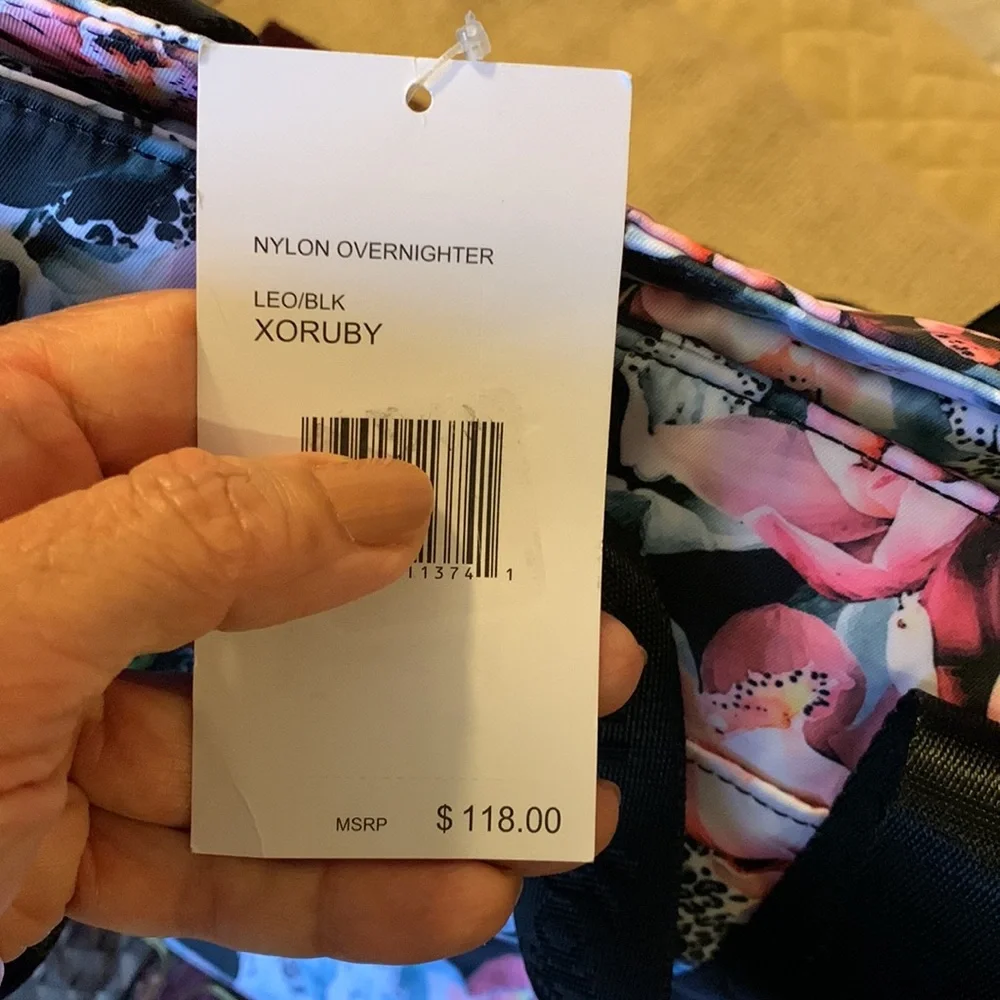 BETSEY‎ JOHNSON. Leo/Blk XORUBY. Beautiful floral Overnight bag. - Picture 10 of 10
